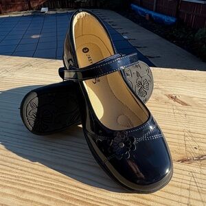 Charming Patent Blue Mary Jane Dress Shoes for Girls NWOT